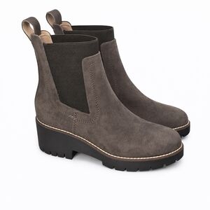 NWOB Aqua College Womens Demi Leather Waterproof Chelsea Booties Size 5.5